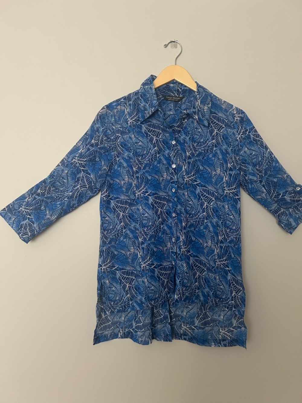 Women's Blue Leaf-Print Button-Down Blouse